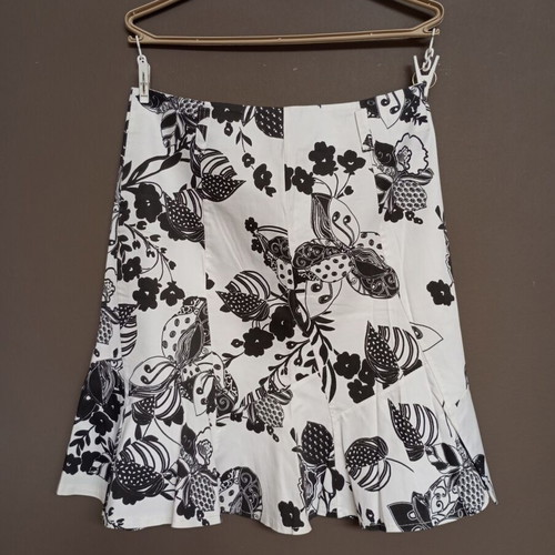Women's black and white floral A-line skirt like new
