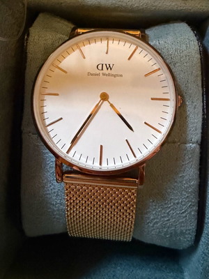 Daniel Wellington Classic Petite Melrose watch like new, rose gold