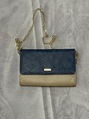 Doca crossbody bag like new, removable chain, beige and blue