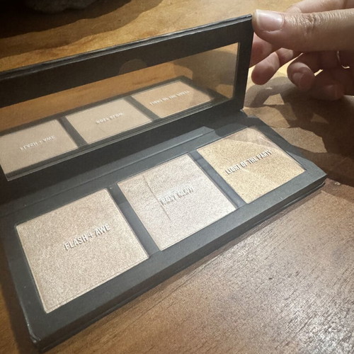 Mac palette with 3 different highlighters new