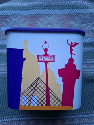 Tupperware Canister 2.1L new with silicone lid