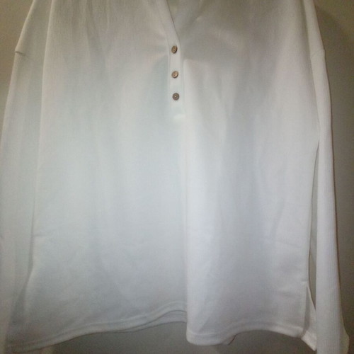 White long-sleeve ribbed blouse new, size M