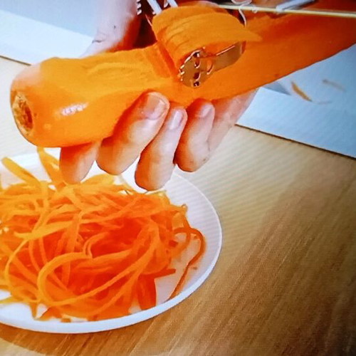 Kitchen tool new for finely sliced vegetables and peeling