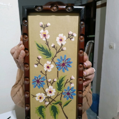 Vintage embroidered decorative frames pair like new