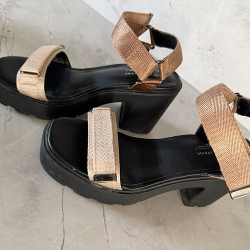 Call It Spring B.E.D Light Gold & Black Platform Sandals size 38 like new