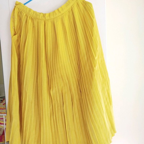 Midi skirt with pleats like new, yellow, size M