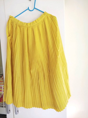 Midi skirt with pleats like new, yellow, size M