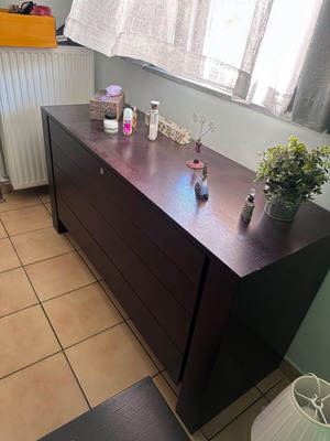 Bedroom vanity table