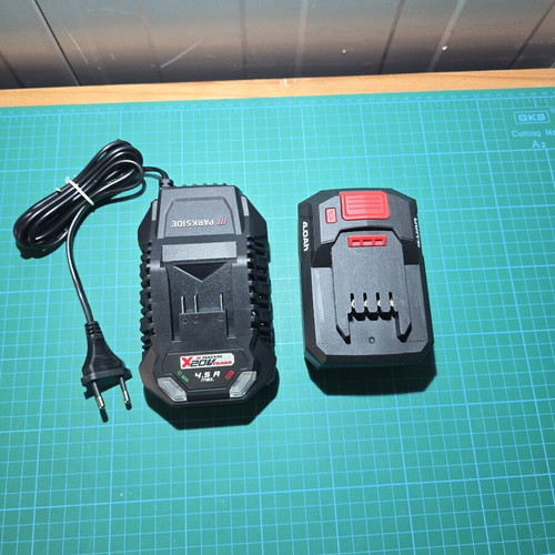 Fast charger set with 4Ah 20V battery