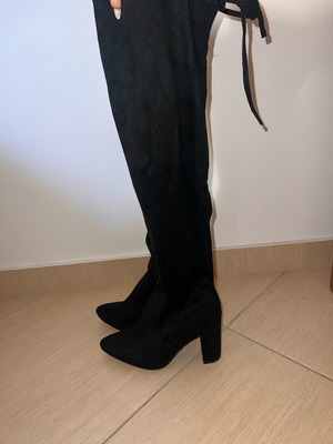Black velvet boots size 40 like new