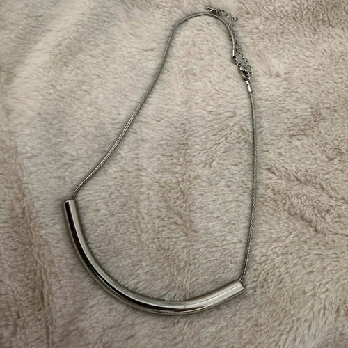 Minimal silver necklace like new with curved metal element