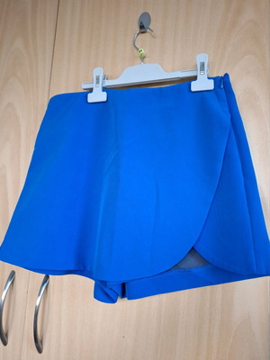 Σύνολο Calliopi μπλε ελεκτρικ καινούργιο με μπλέιζερ, γιλέκο και φούστα σορτσάκι