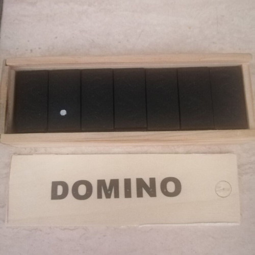 Domino board game in wooden case, 28 tiles, like new, missing instructions
