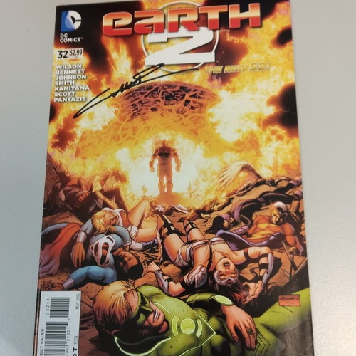 Earth 2 (2012 DC) Issue 32 like new signed