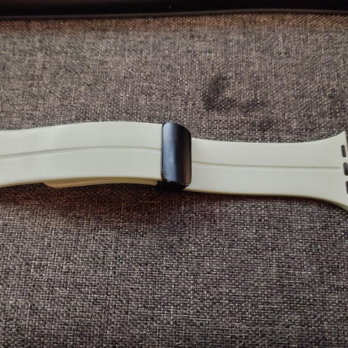 Apple Watch SE 40mm Silver GPS with Nike Sport Band and Magnetic Bracelet
