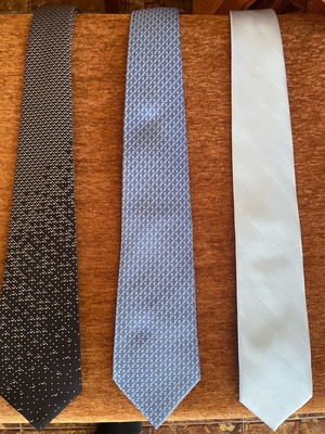 Branded ties like new