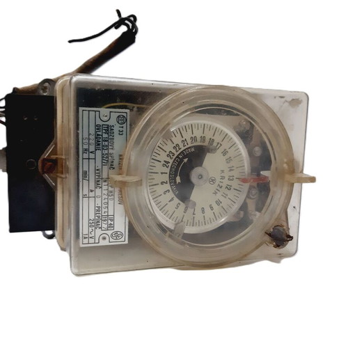 Tariffen clock for electricity meter used, day/night, vintage