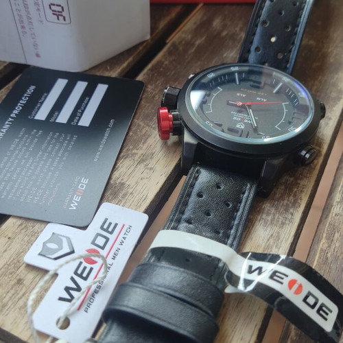 Weide wristwatch new, black leather strap