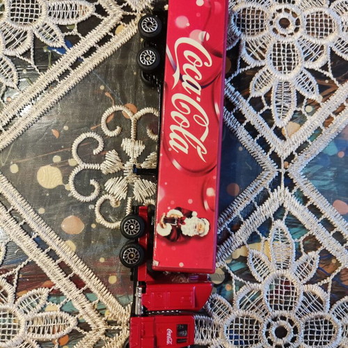 Coca-Cola vintage Christmas truck collectible, 18cm