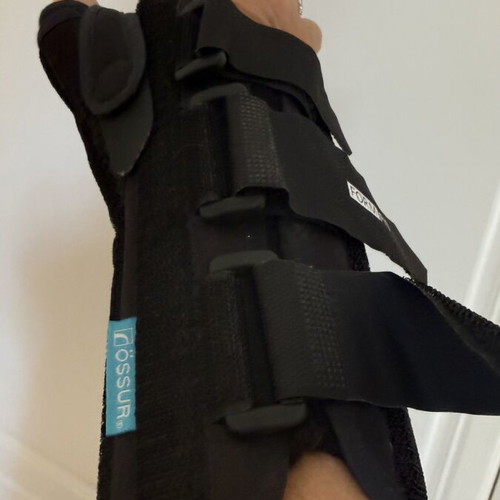 Össur Formfit Spica Wrist and Thumb Brace S/M like new, black