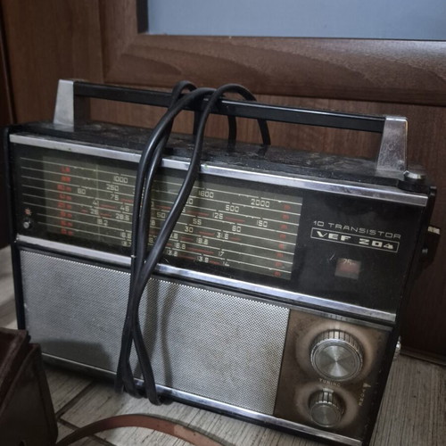 Old radio used, works