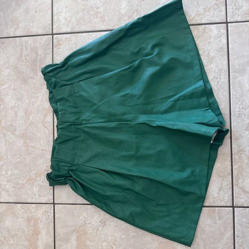 Green leather shorts paperbag style, size Medium