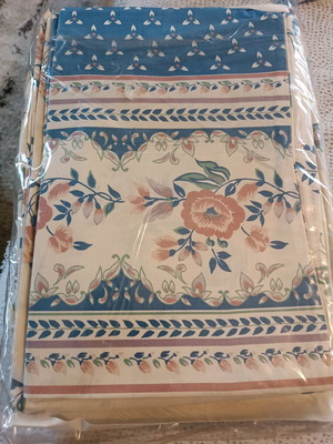 Bed sheets set of 4 pieces unused, 2 sheets and 2 pillowcases