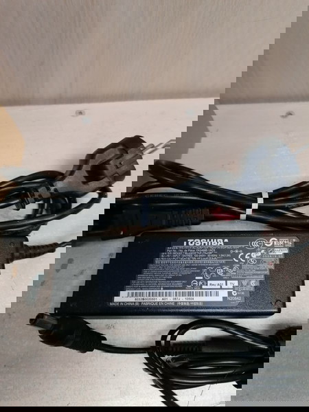 ΤΡΟΦΟΔΟΤΙΚΟ TOSHIBA