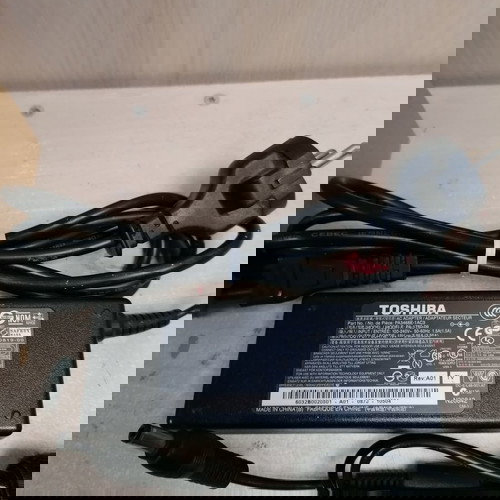 ΤΡΟΦΟΔΟΤΙΚΟ TOSHIBA
