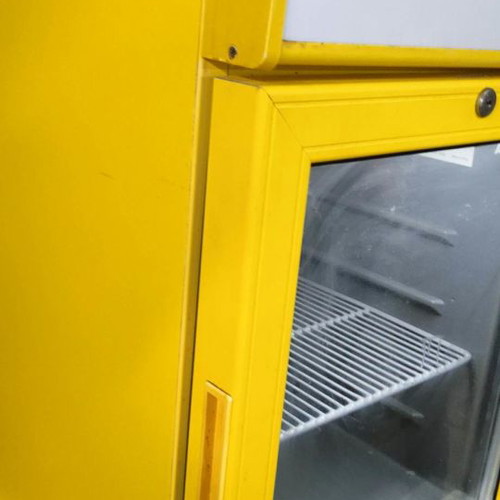 Professional display refrigerator used in excellent condition