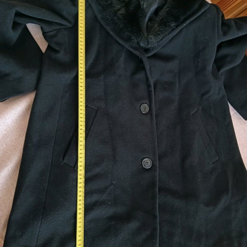 Women's wool and cashmere coat with removable fur collar, like new, black