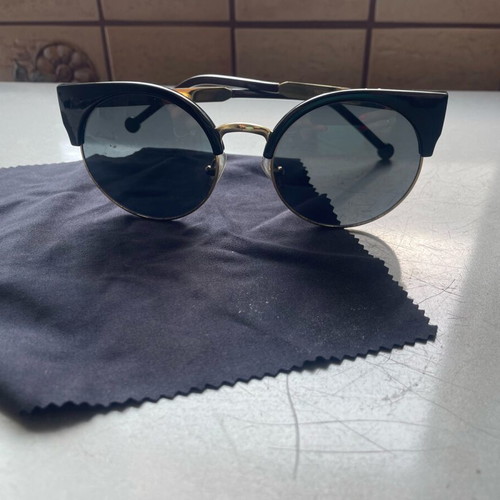 Sunglasses cat eye style like new, black and gold
