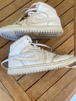 Jordan 1 Mid Triple White sneakers used, size 37.5 EU women
