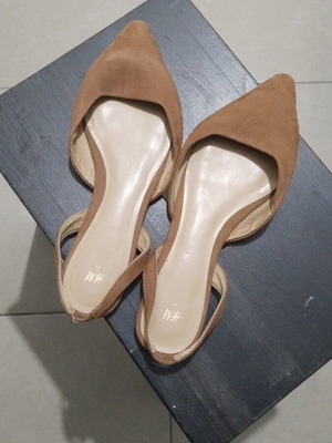 H&M brown ballerina shoes, size 39