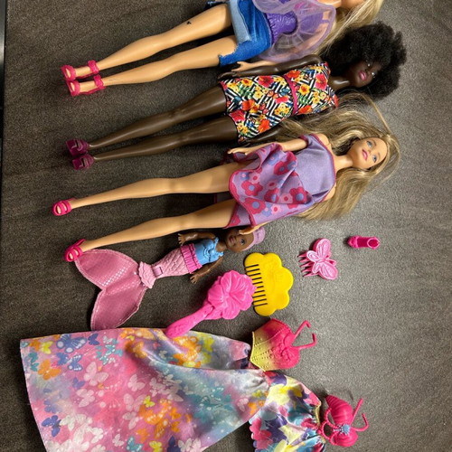 Barbie dolls set with mermaid and accessories