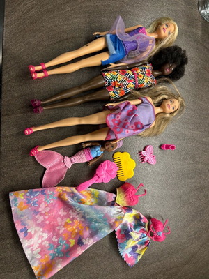 Barbie dolls set with mermaid and accessories