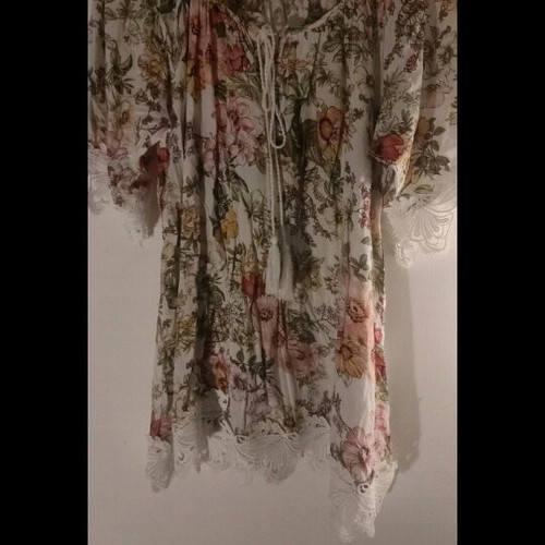 Floral off-shoulder blouse new with lace details