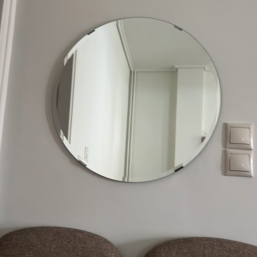Round mirror like new