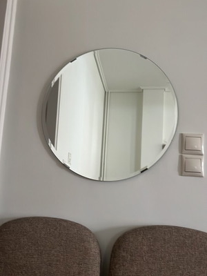 Round mirror like new