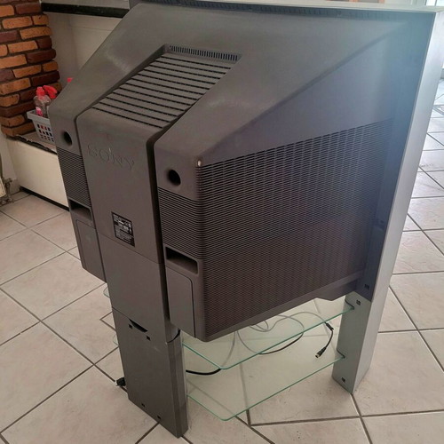 Sony Trinitron KV-34FQ75D TV like new with stand and decoder