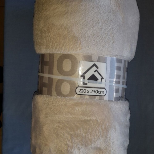 Beige fleece blanket 220x230 cm