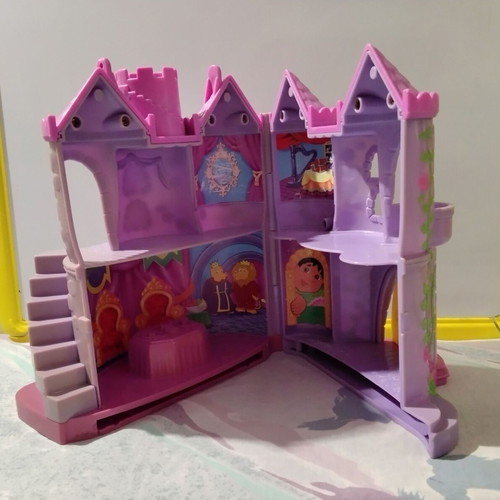 Dora the Explorer Purple Princess Fairytale Castle with 3 figures used