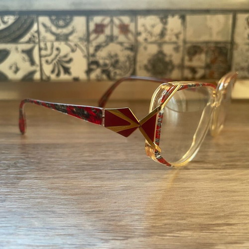 Eyeglasses like new with beautiful red design