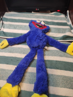 Huggy Wuggy plush toy 40cm used, eyes slightly damaged
