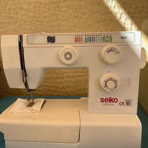 Sewing machine like new with accessories and carrying case
