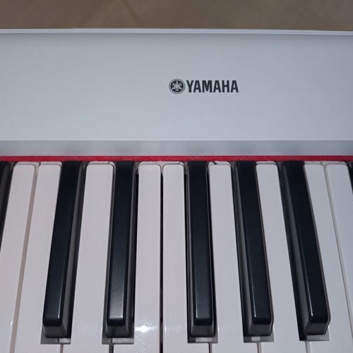 Yamaha Piaggero NP-12 electric keyboard white with Strix stand full set