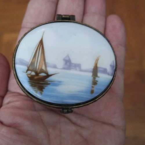 Vindage porcelain case like new