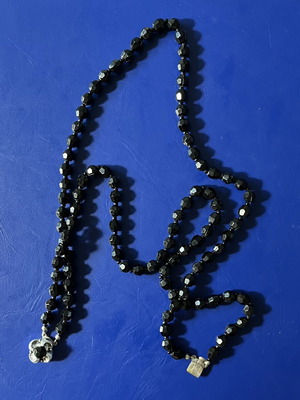 Black Necklace with Faceted Beads Like New, Classic Design 50 cm