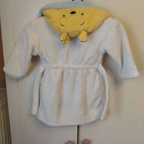 Disney bathrobe for child 2-3 years like new with embroidered Winnie the Pooh design