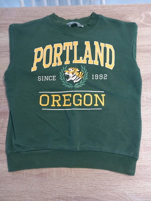 Green H&M sweatshirt used, size 116 for 6 years old